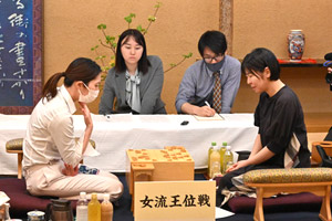 第36期女流王位戦五番勝負第2局終局後の模様